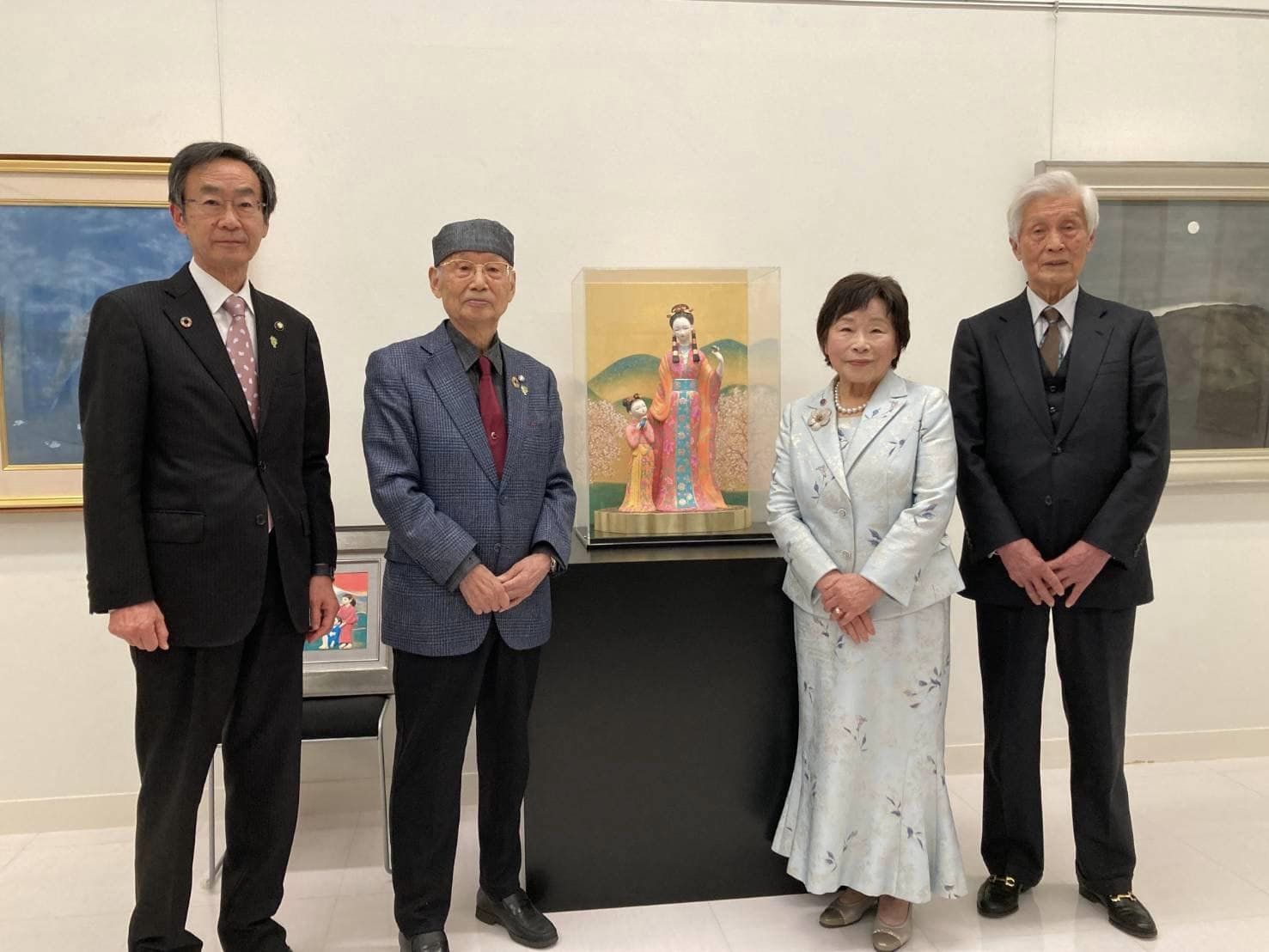 奥田小由女・奥田元宋共作「麗春」作品披露除幕式
