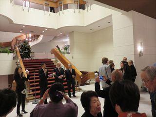 チェコ共和国の大使館で開催されたクリスマス・レセプションで、挨拶をしている市長の写真