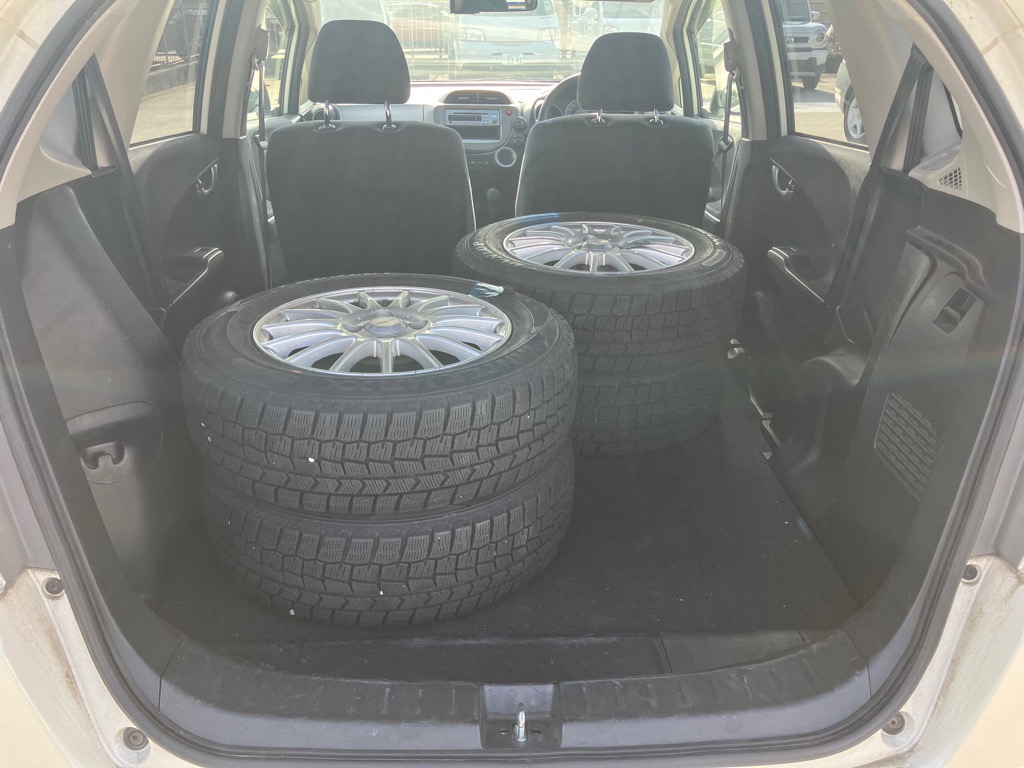 付属品スタッドレスタイヤ