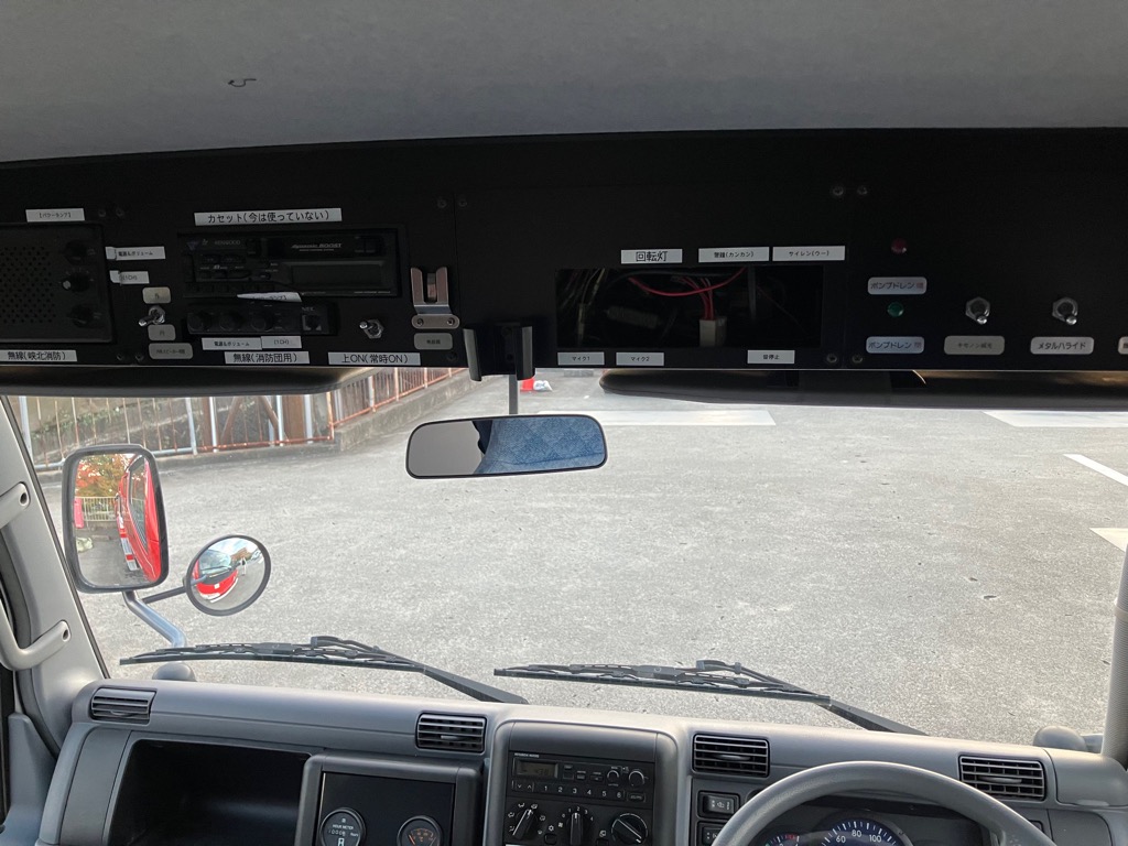 車両内装(無線機部分：使用不可)