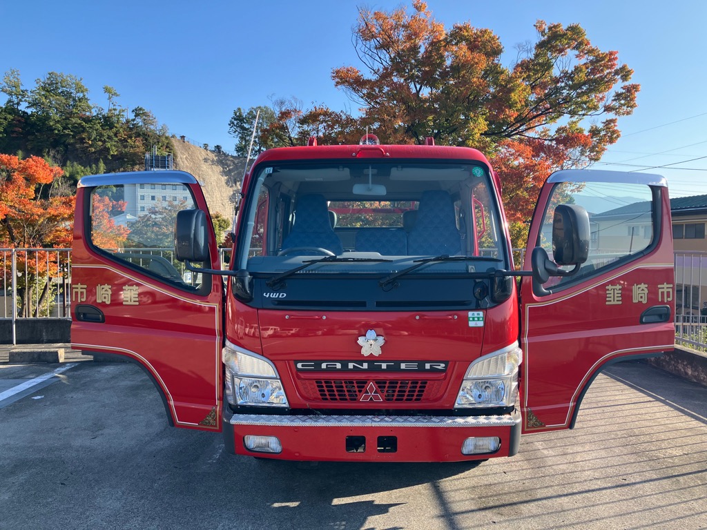 車両外観(前方正面)