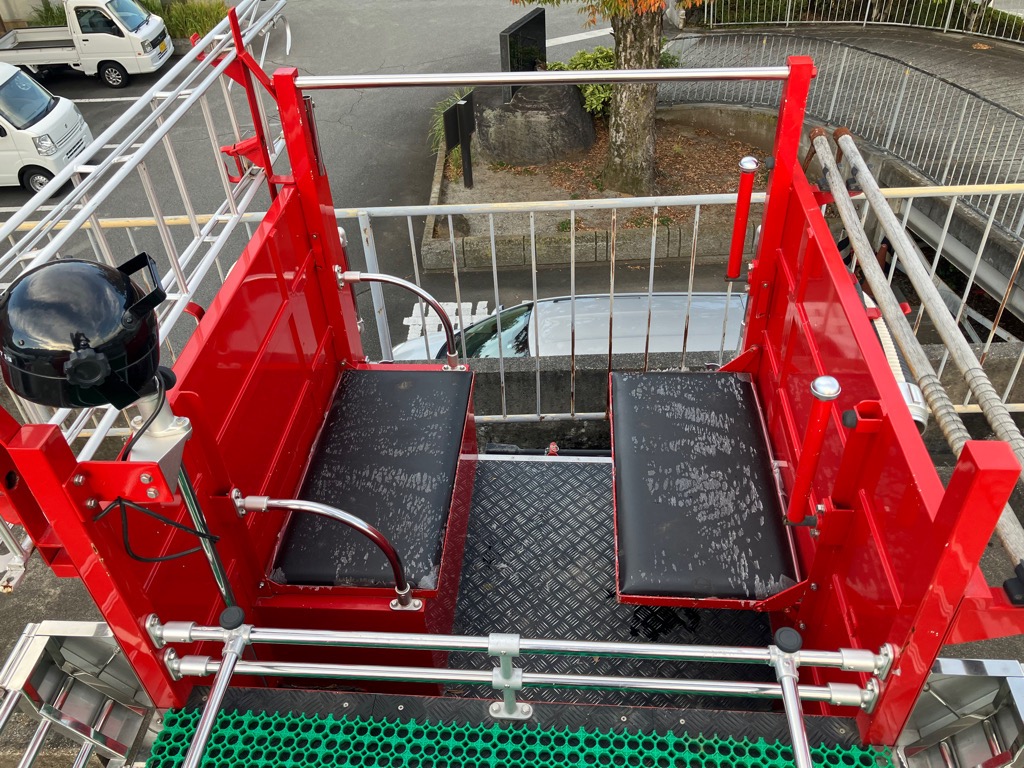 車両外観（上部1）