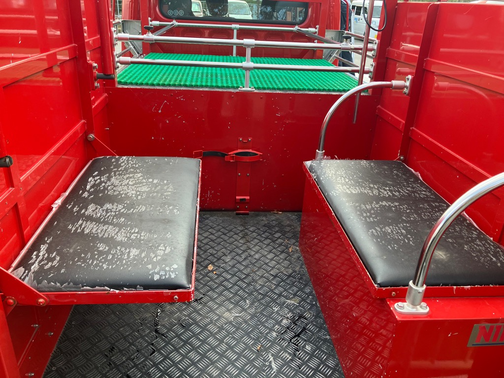 車両外観(上部2)