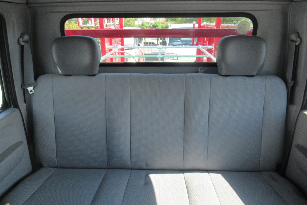 車両内装（後部座席）