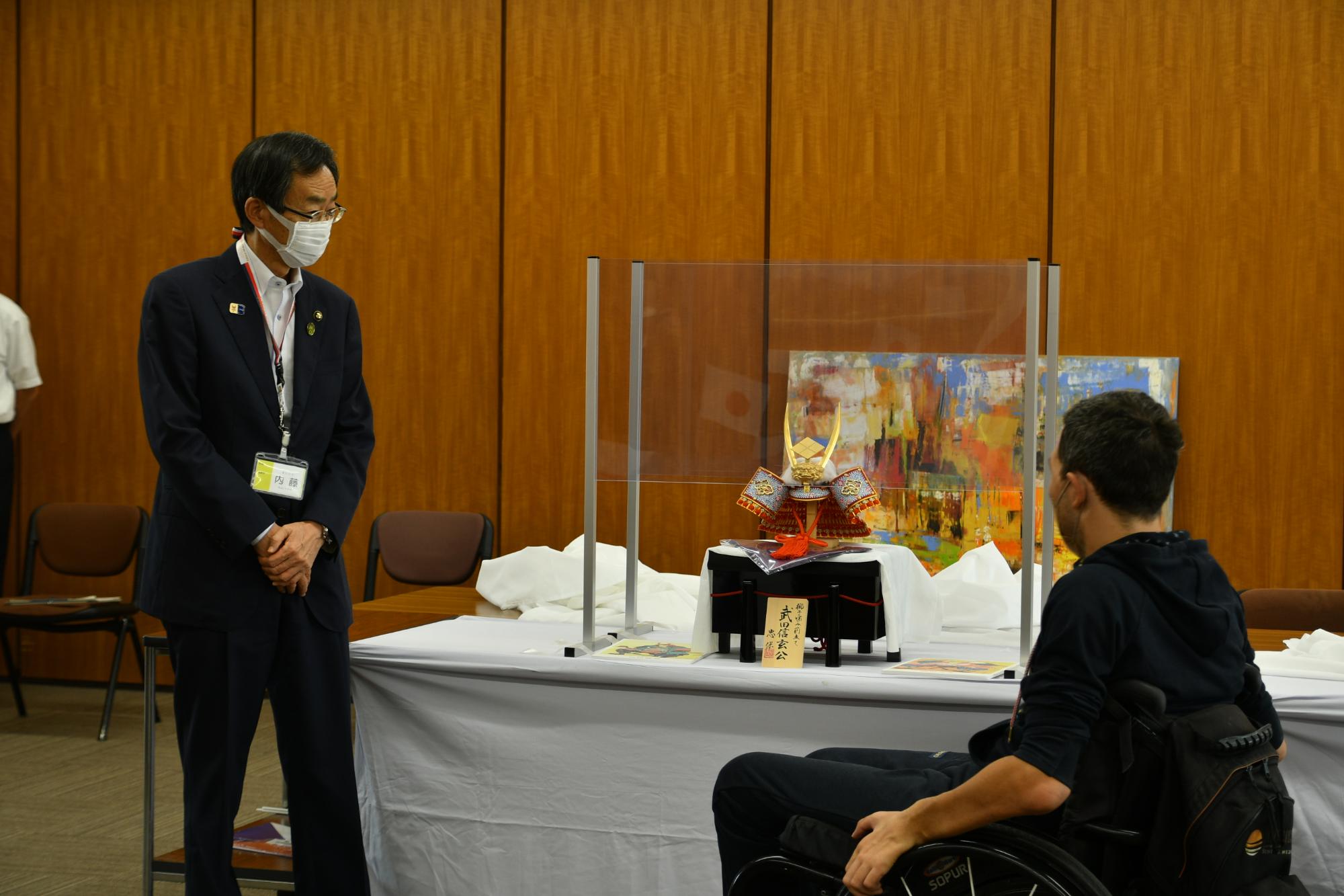 報告会プレゼント贈呈