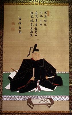 絹地に彩色を施して描かれている柳沢吉保の肖像画の写真