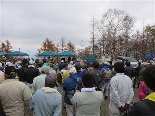 甘利山クリーン大作戦の参加者が並んでいる写真