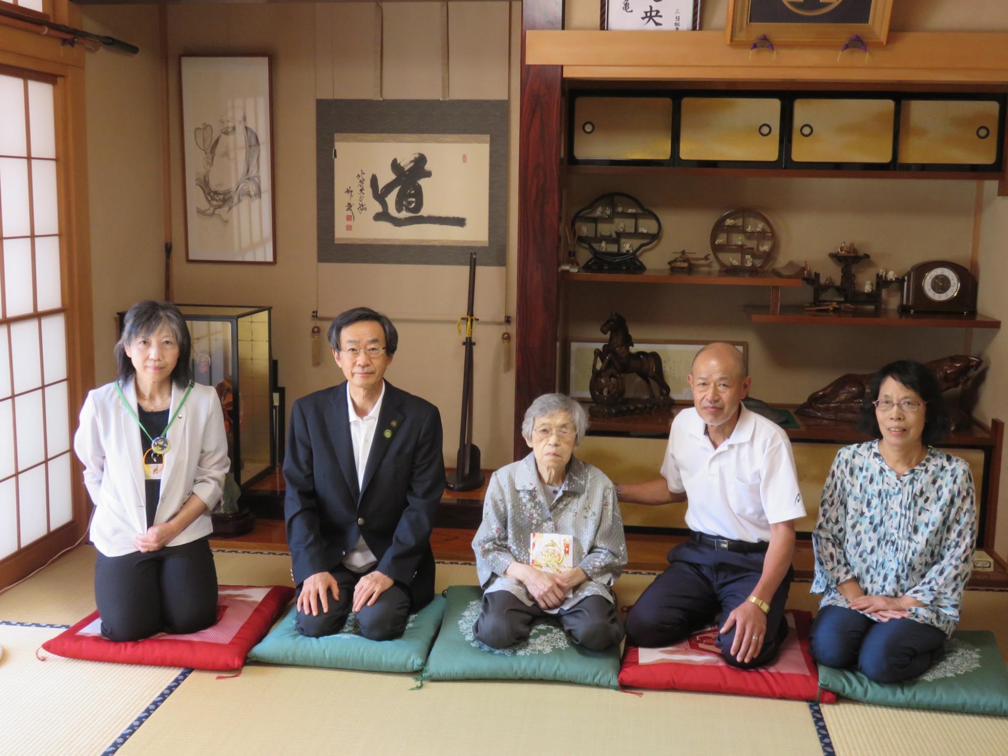 100歳お祝い 金丸よ志じ さん