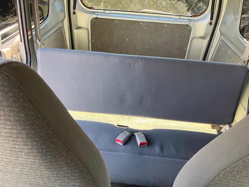 車両後方（座席アリ）