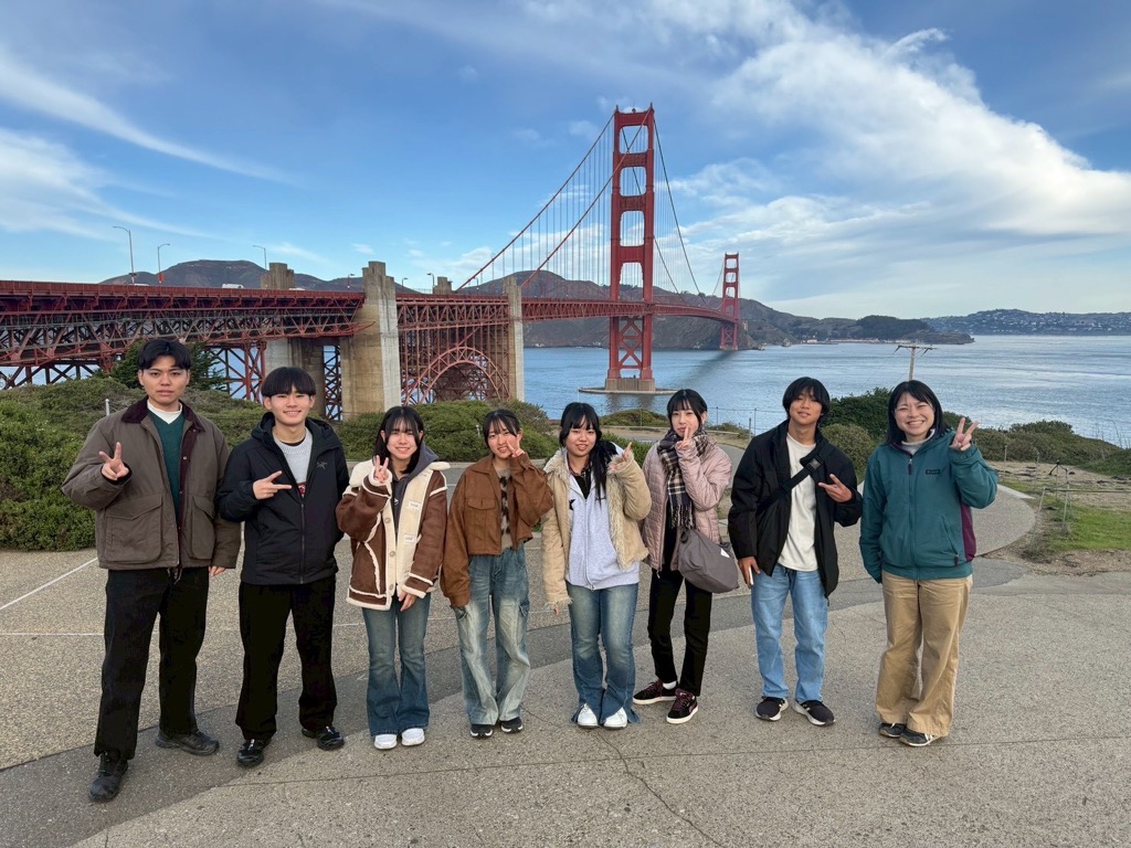 フェアフィールド市派遣学生がゴールデンゲートブリッジを訪問する様子