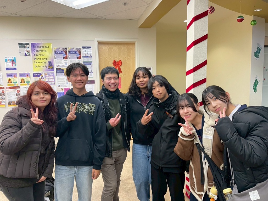 フェアフィールド市派遣学生が現地高校を訪問する様子